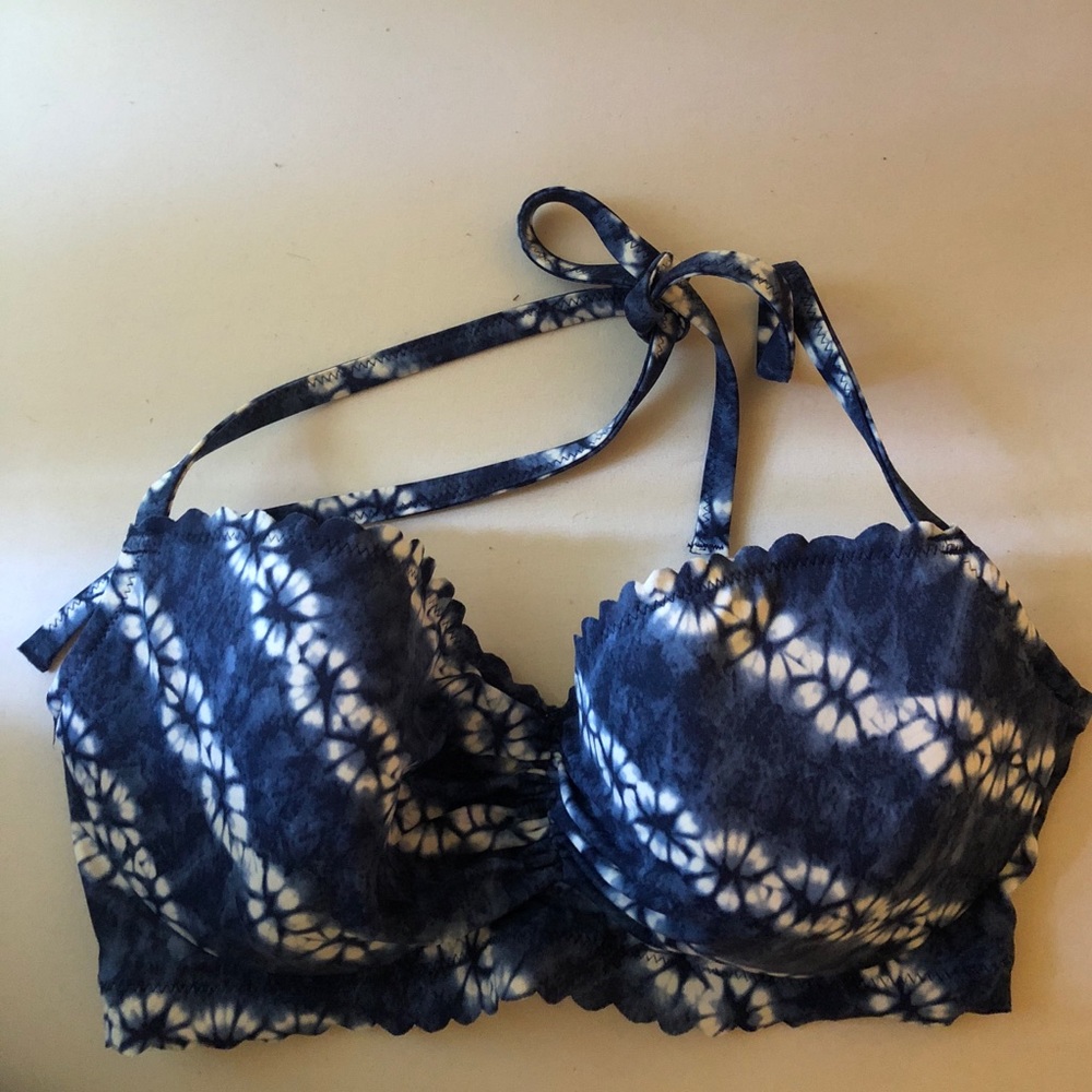 Victoria’s Secret swim top 36C